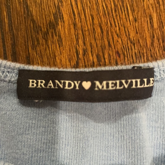 ADORABLE blue cropped tee in amazing condition - Picture 3 of 3